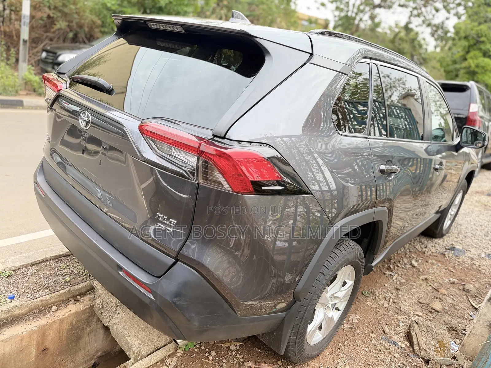 Toyota RAV4 XLE 2021 Gray