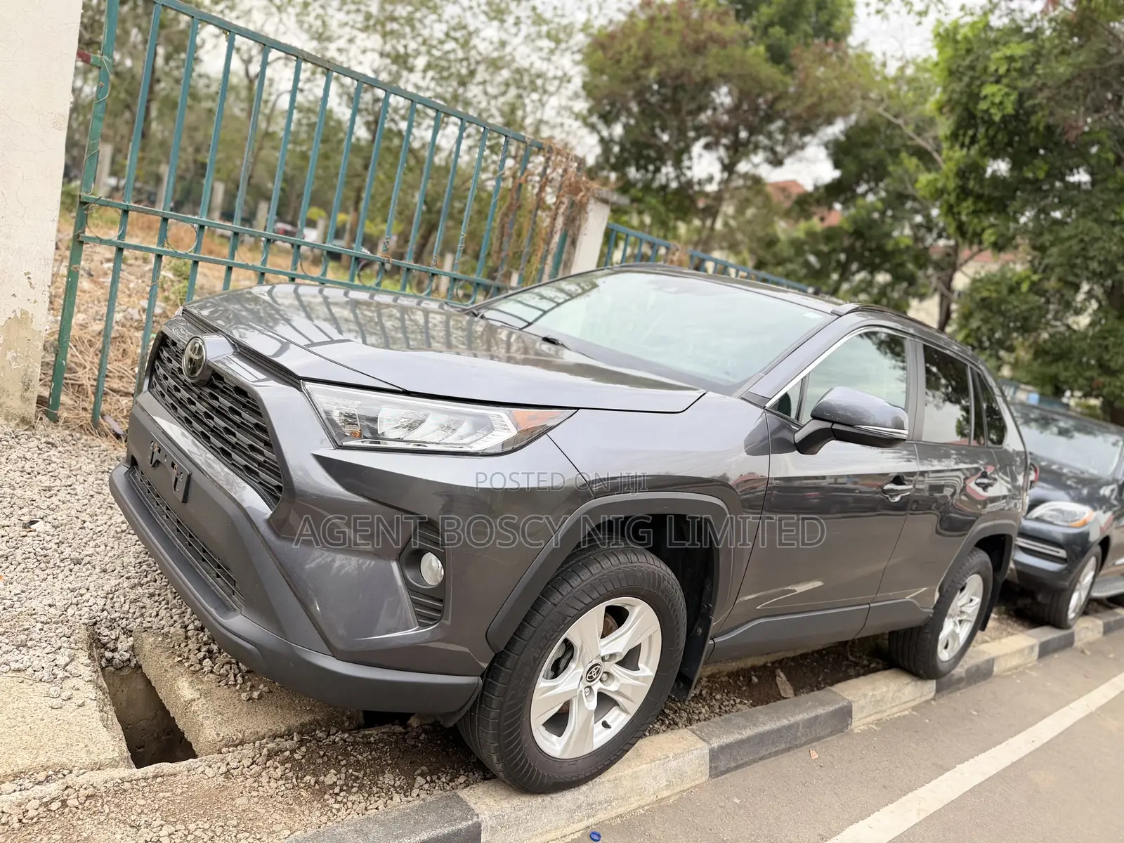 Toyota RAV4 XLE 2021 Gray