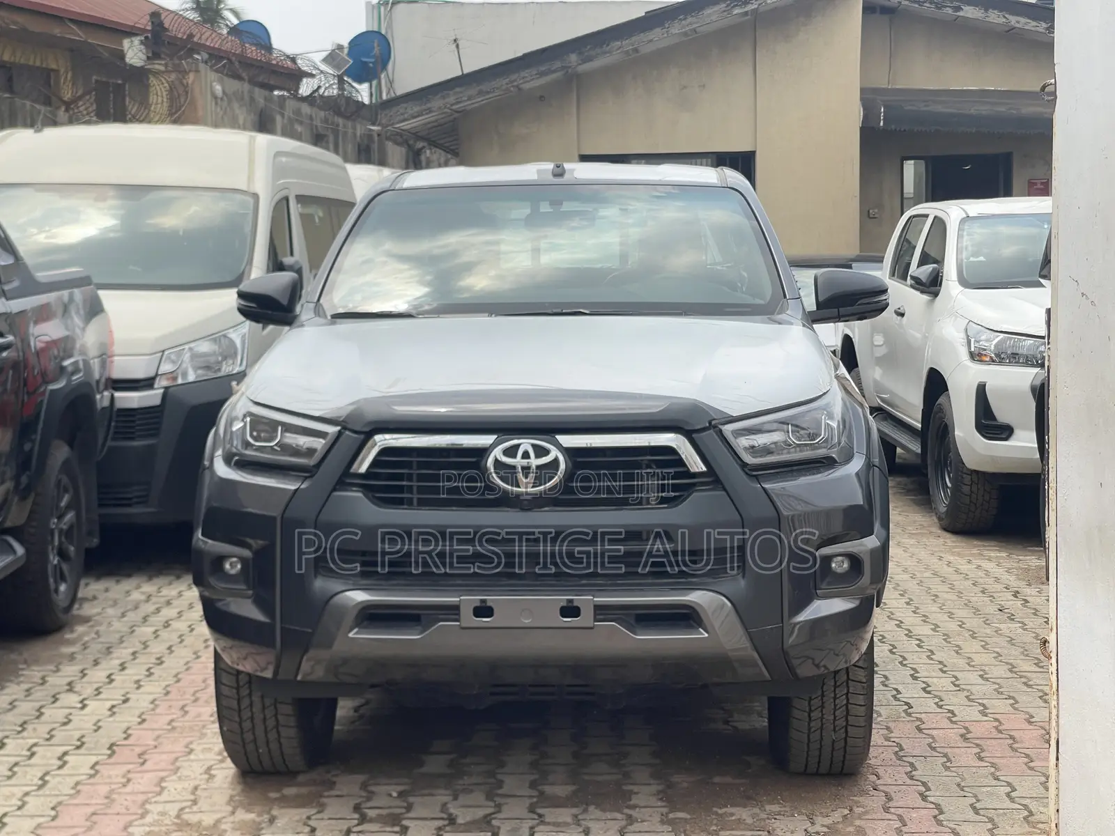 New Toyota Hilux 2025 Black