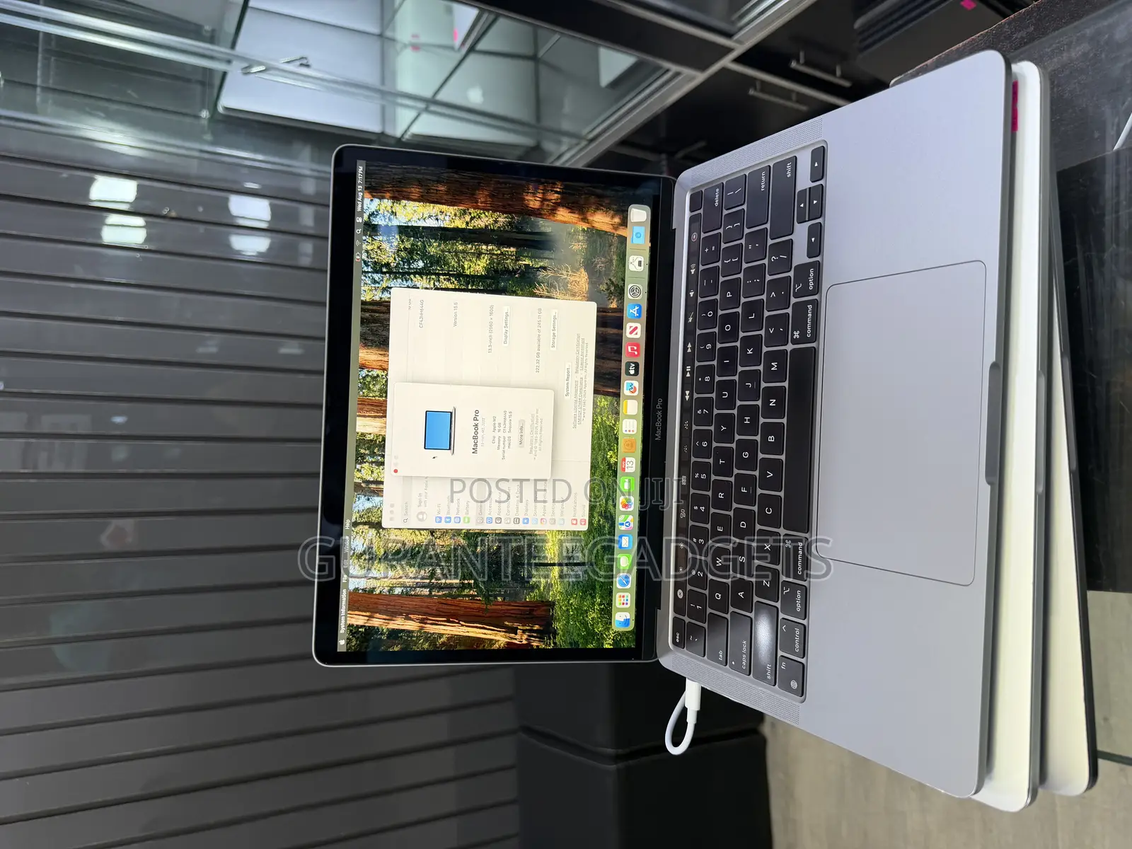 Laptop Apple MacBook Pro 2022 M2 16GB Apple M2 SSD 256GB