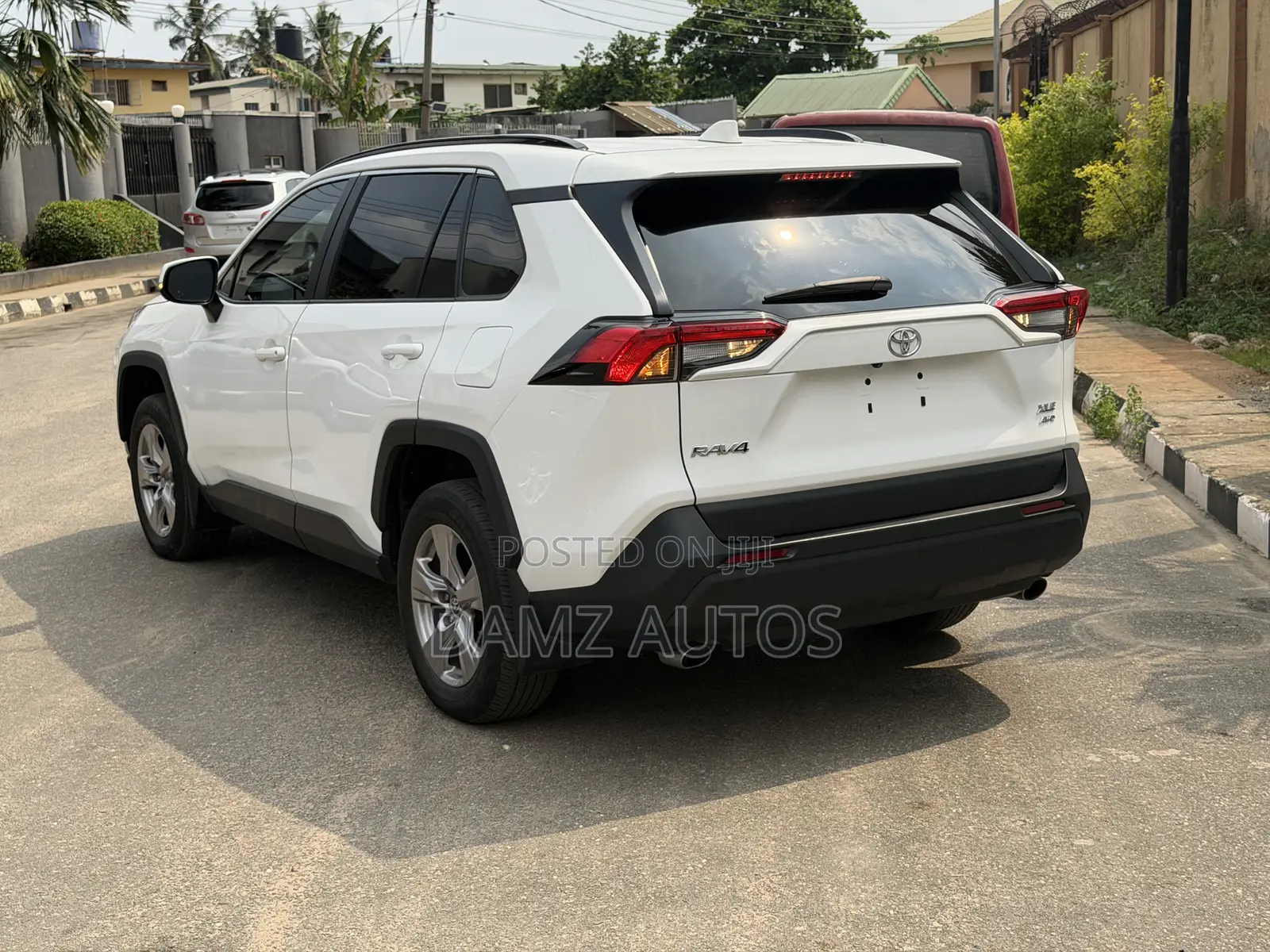 Toyota RAV4 XLE AWD 2023 White