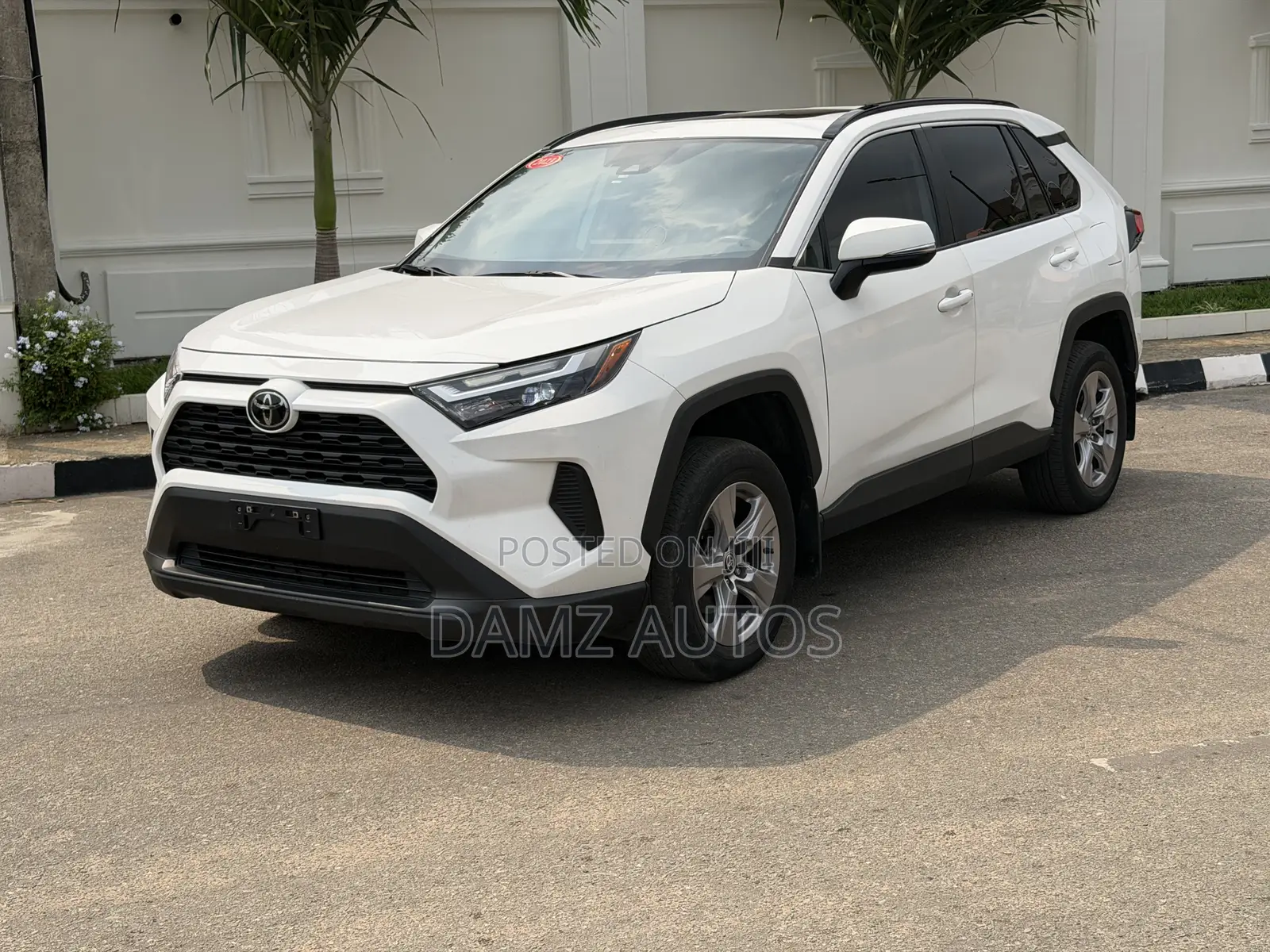 Toyota RAV4 XLE AWD 2023 White