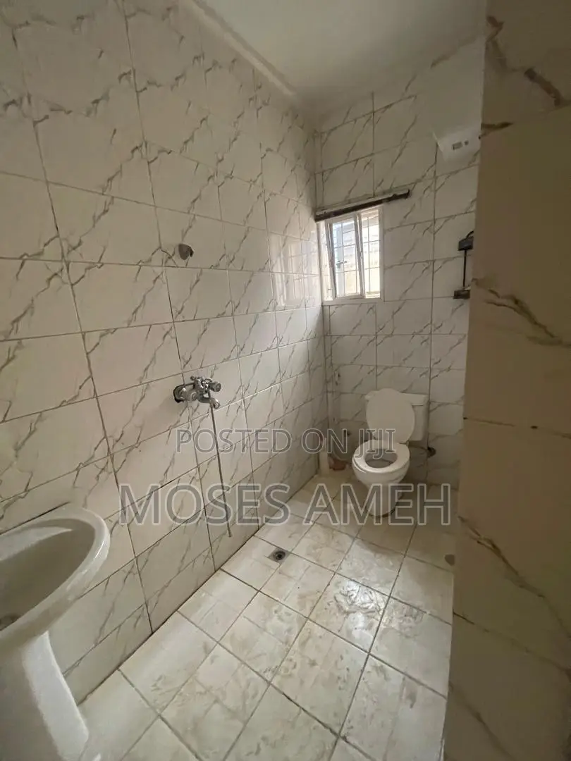 3bdrm Block of Flats in Wuye for rent
