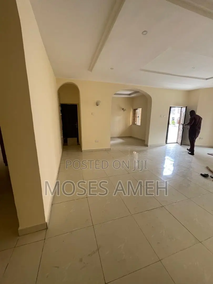 3bdrm Block of Flats in Wuye for rent