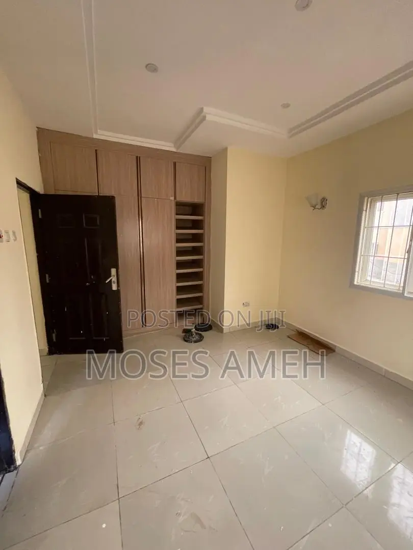 3bdrm Block of Flats in Wuye for rent