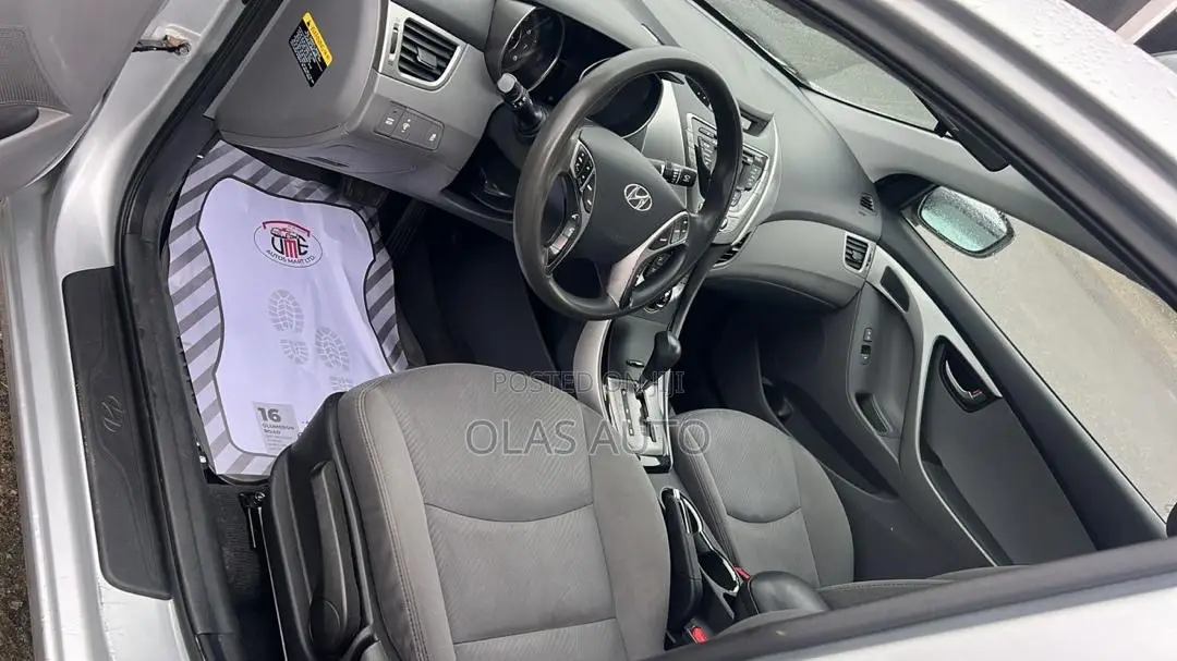 Hyundai Elantra 2012 Silver