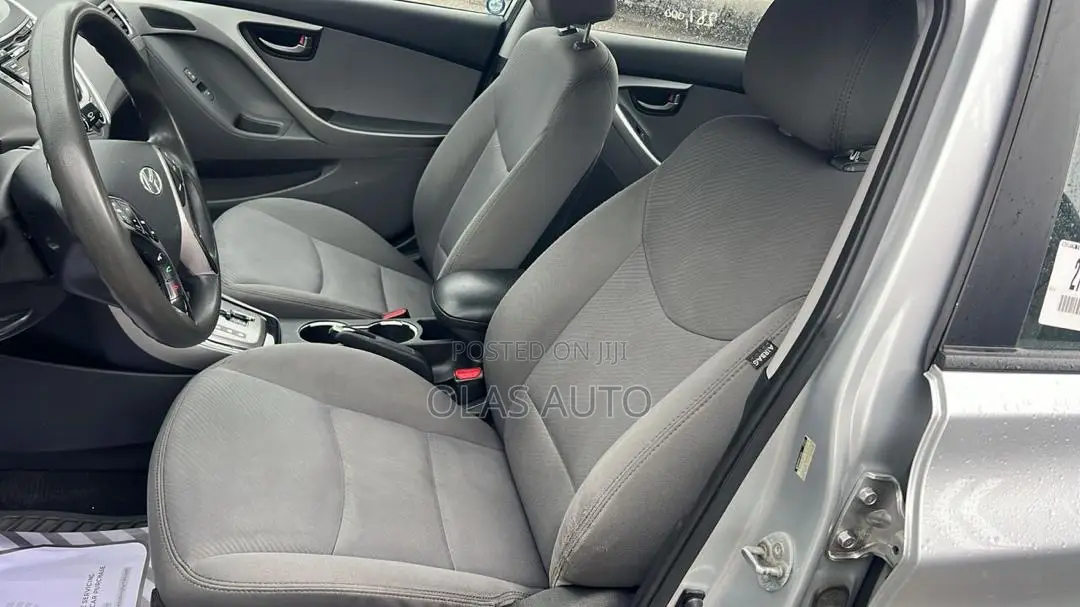 Hyundai Elantra 2012 Silver
