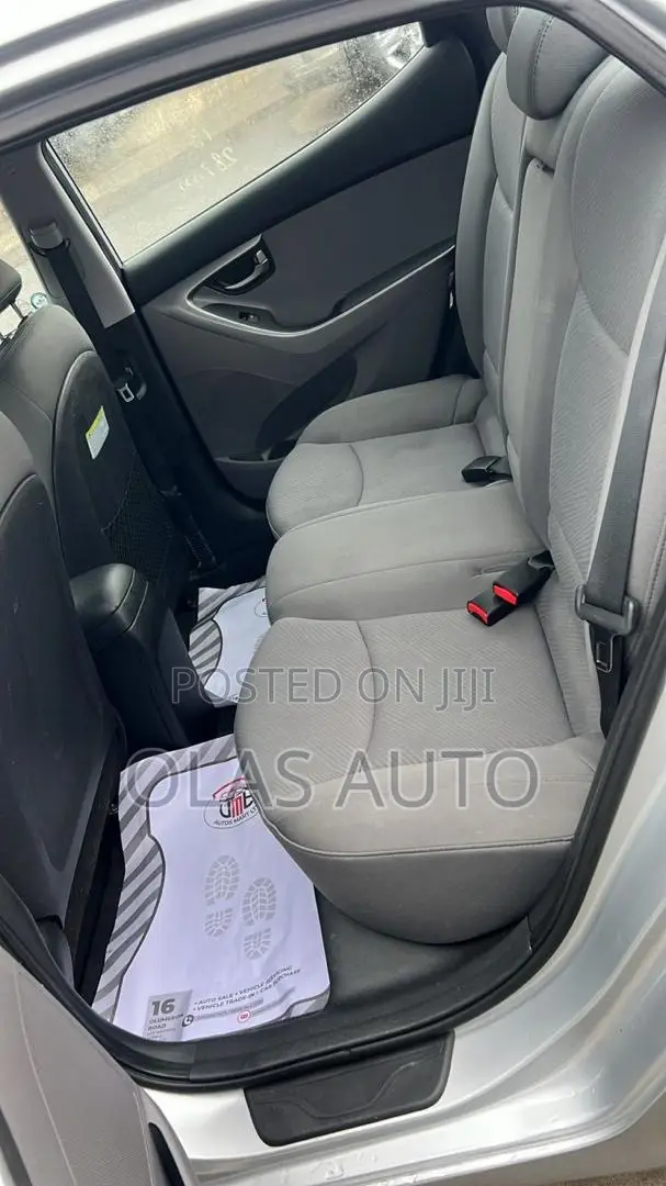 Hyundai Elantra 2012 Silver