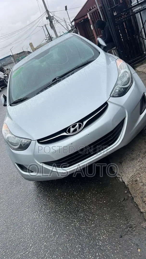 Hyundai Elantra 2012 Silver