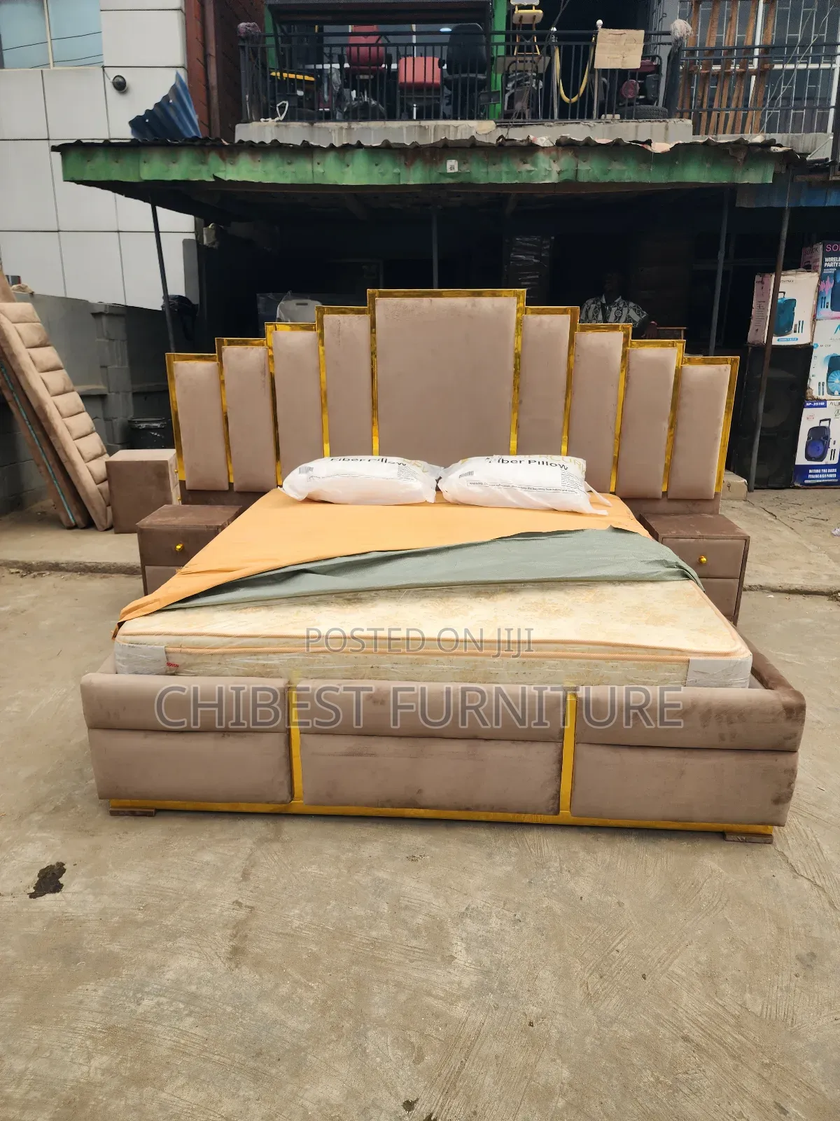 Family 6by6 King Size Bed With Side Drawers