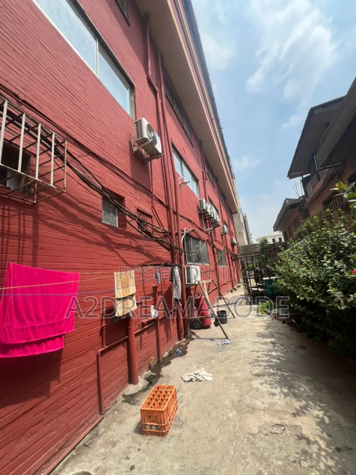 Exclusive Commercial Building Plaza, Complex