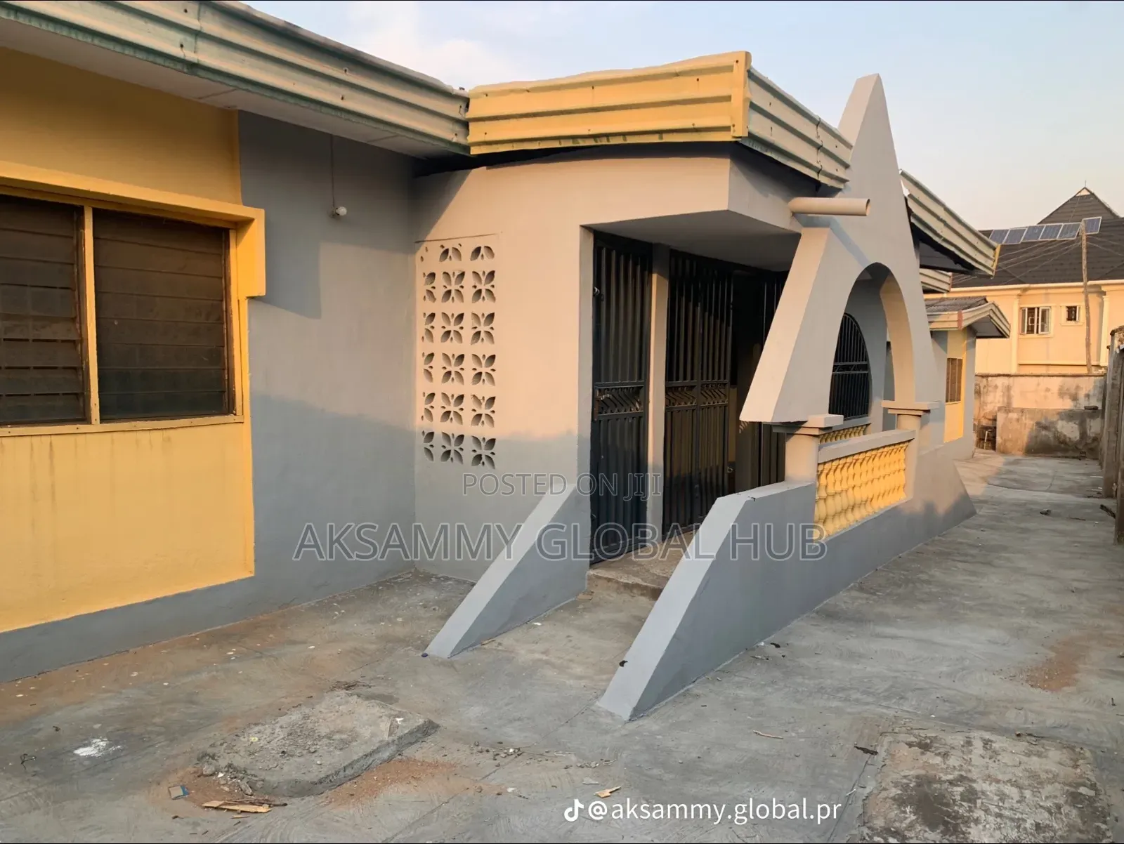 7bdrm Block of Flats in Akobo, Ibadan for sale