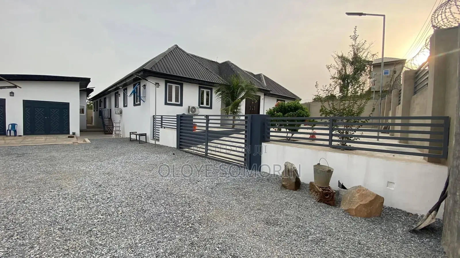 8bdrm Bungalow in Moganna, Elebu, Akala Express for sale