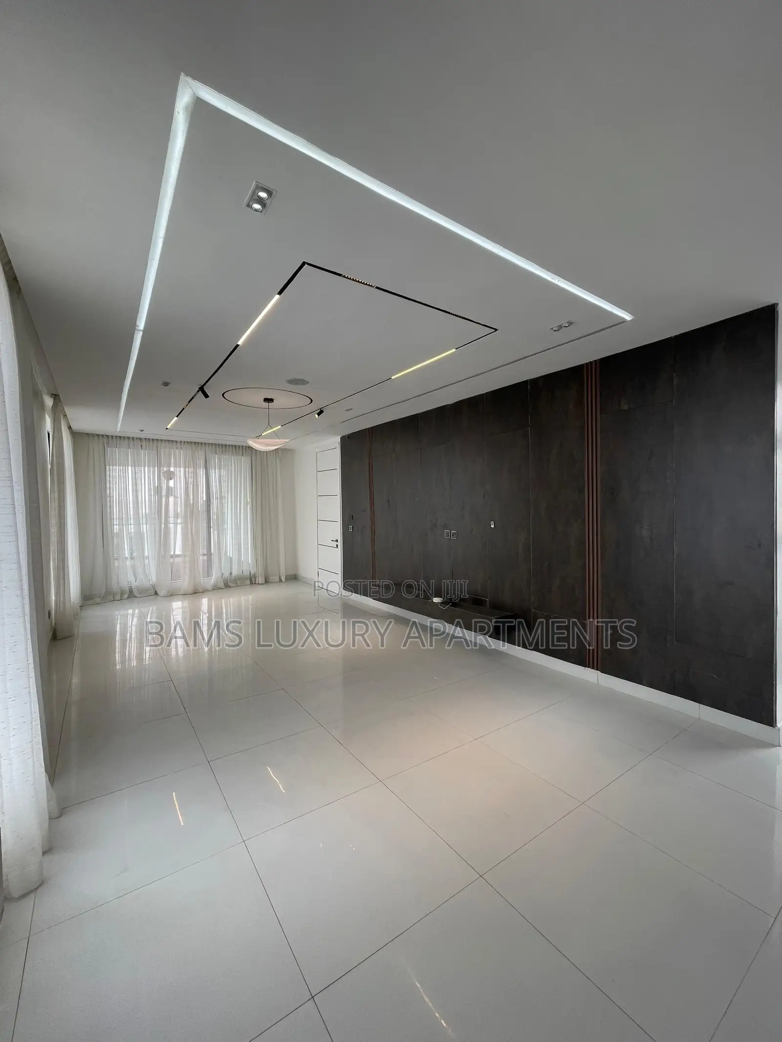 Furnished 6bdrm Duplex in Chevron for sale