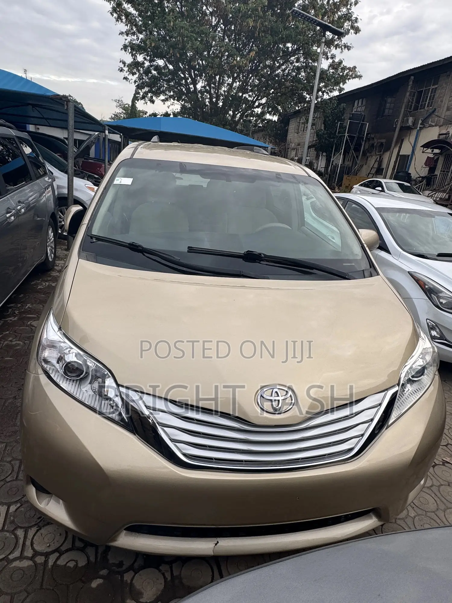 Toyota Sienna 2014 Gold