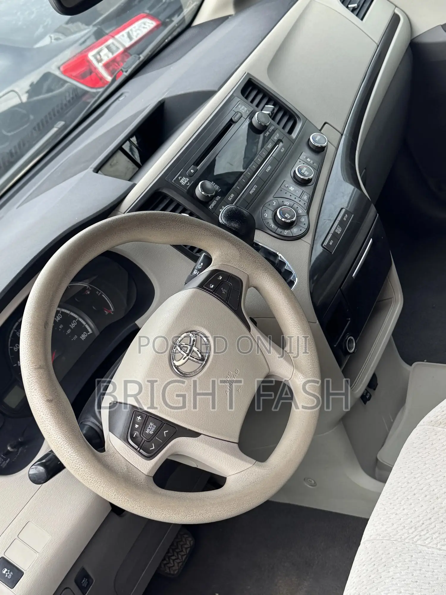 Toyota Sienna 2014 Gold