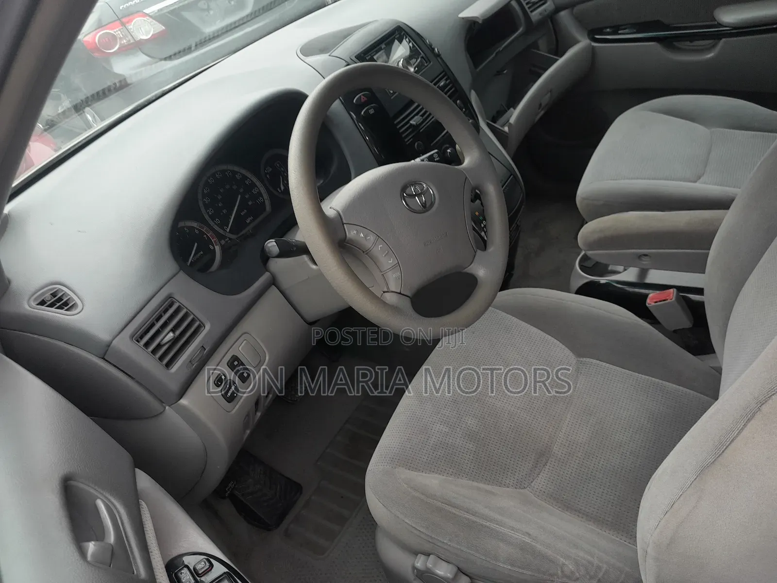 Toyota Sienna 2004 Silver