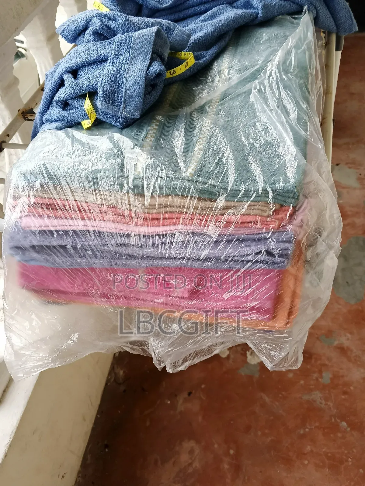 Adult Size Towels In Different Colours (Wholesales Retail