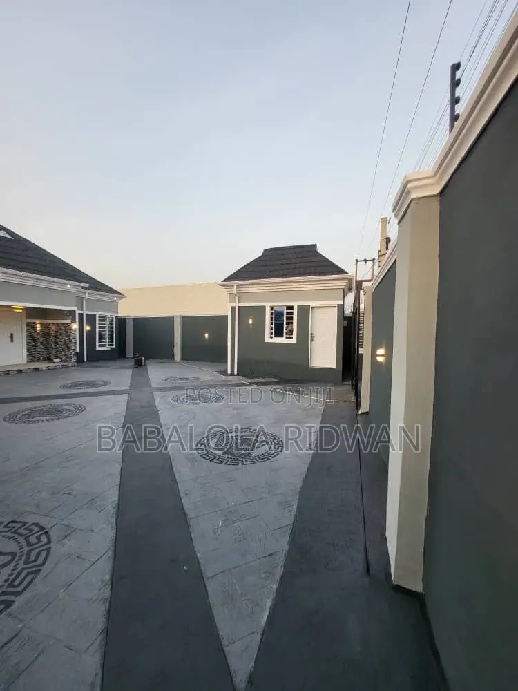 3bdrm Bungalow in Success Estate,, Akala Express for sale