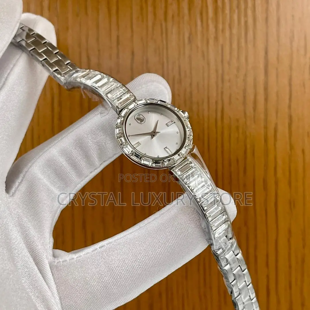 Swarovski Quality Luxury Ladies Chain Strap Wristwatch