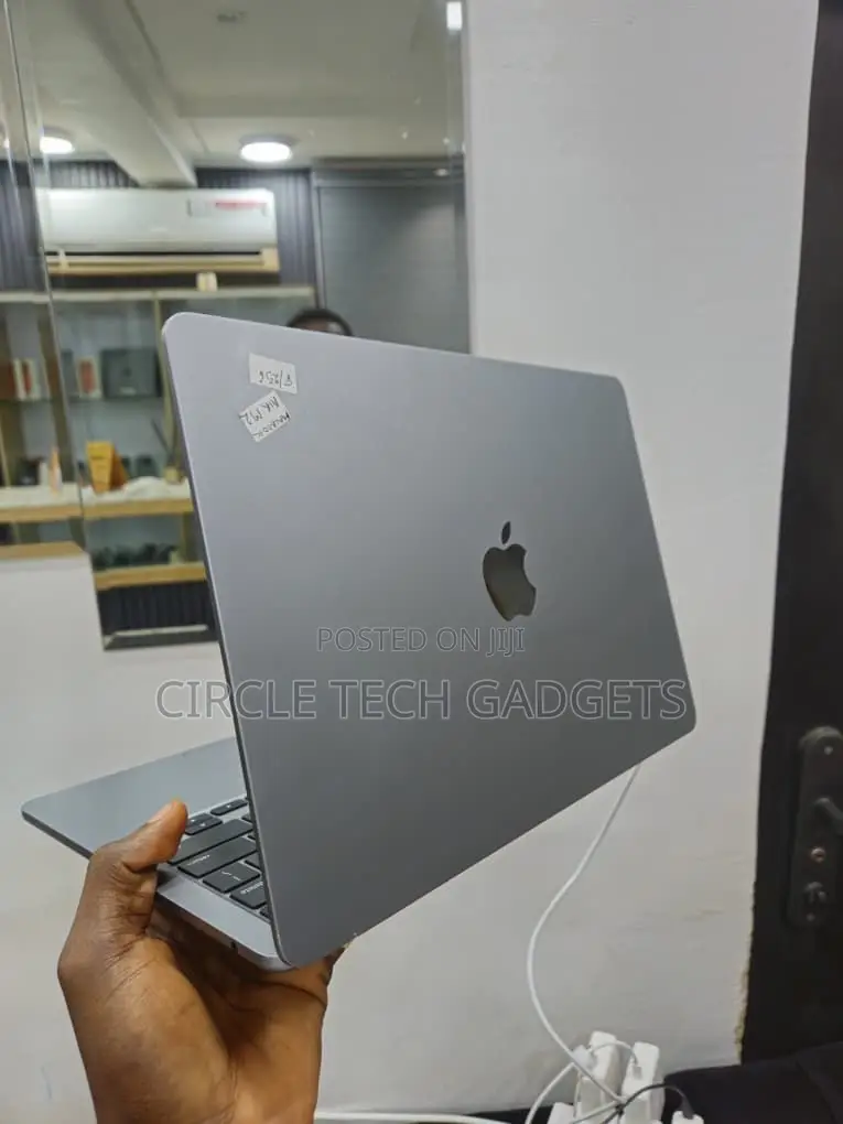 Laptop Apple MacBook Air 2022 M2 8GB Apple M2 SSD 256GB