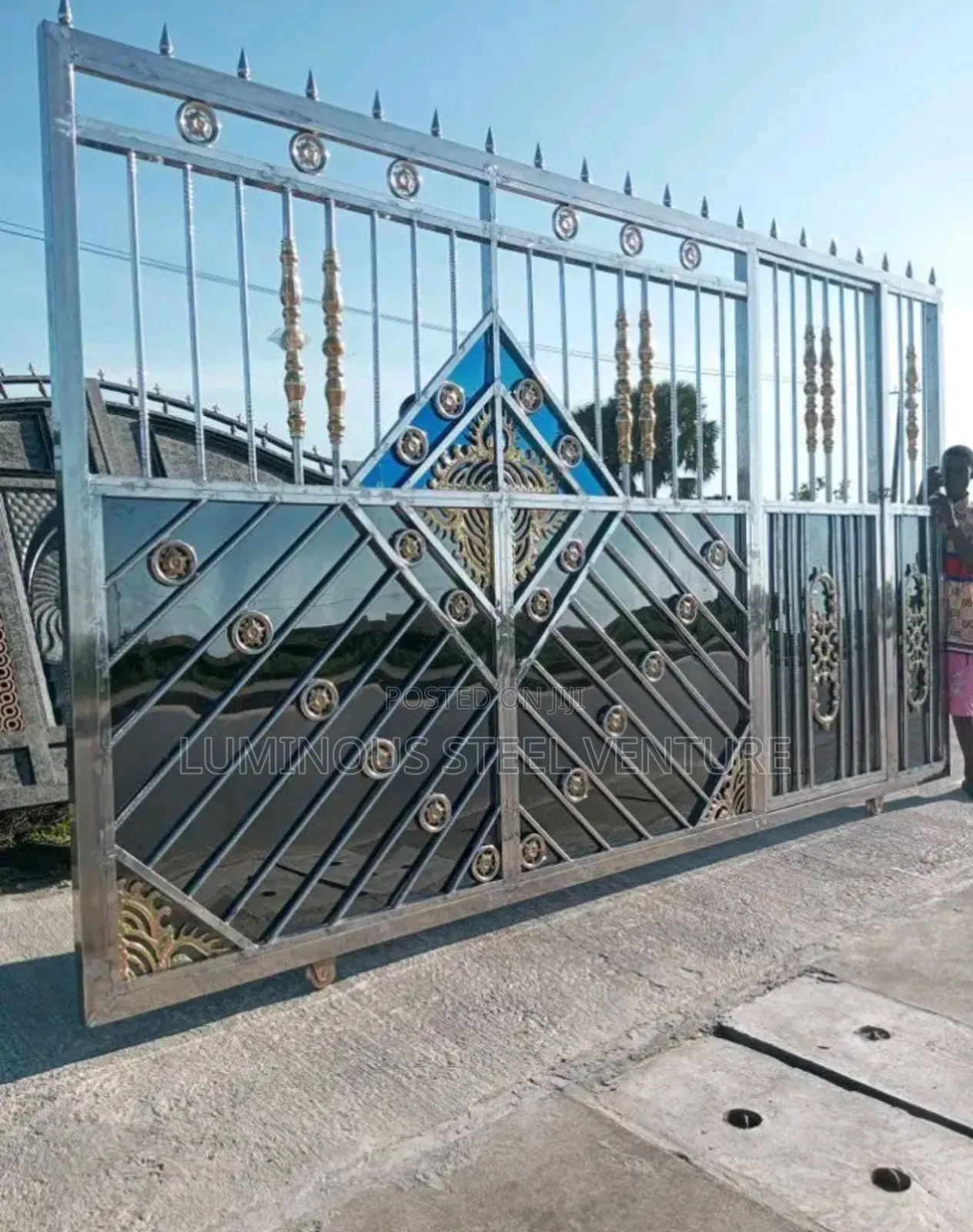 High-Grade Ss304/Ss316 Stainless Steel Gate, Fabricated With 1.5mm–2mm