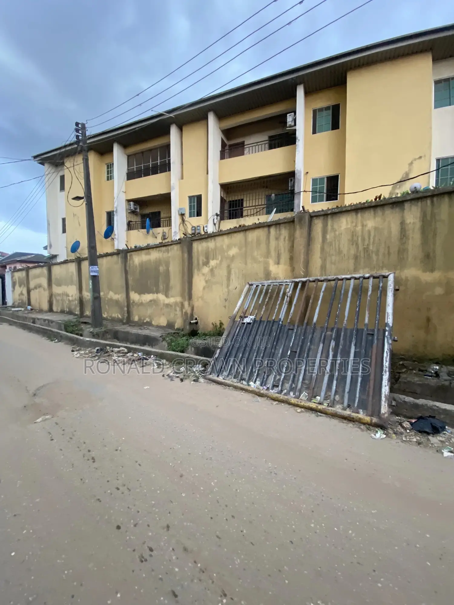 3bdrm Apartment in Oke-Afa for sale