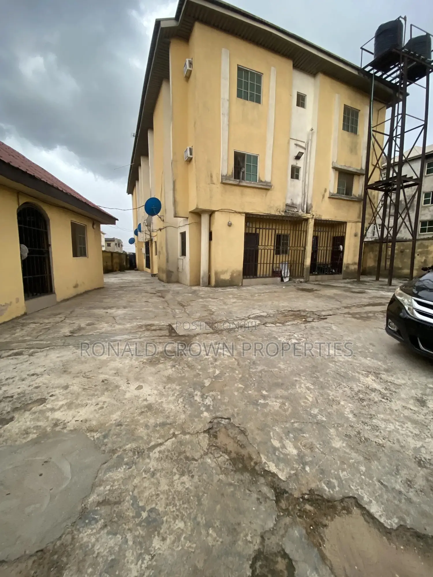 3bdrm Apartment in Oke-Afa for sale