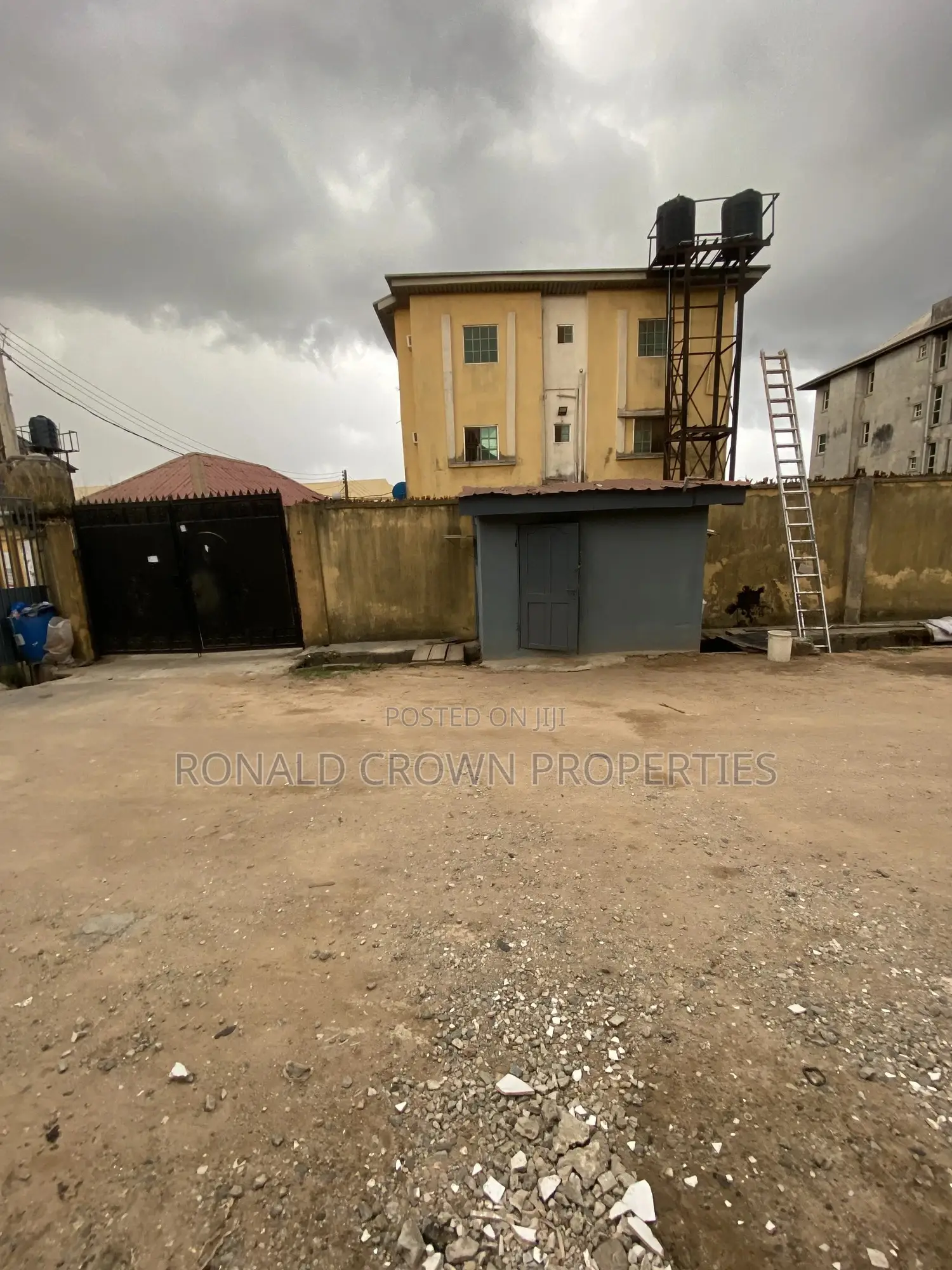 3bdrm Apartment in Oke-Afa for sale
