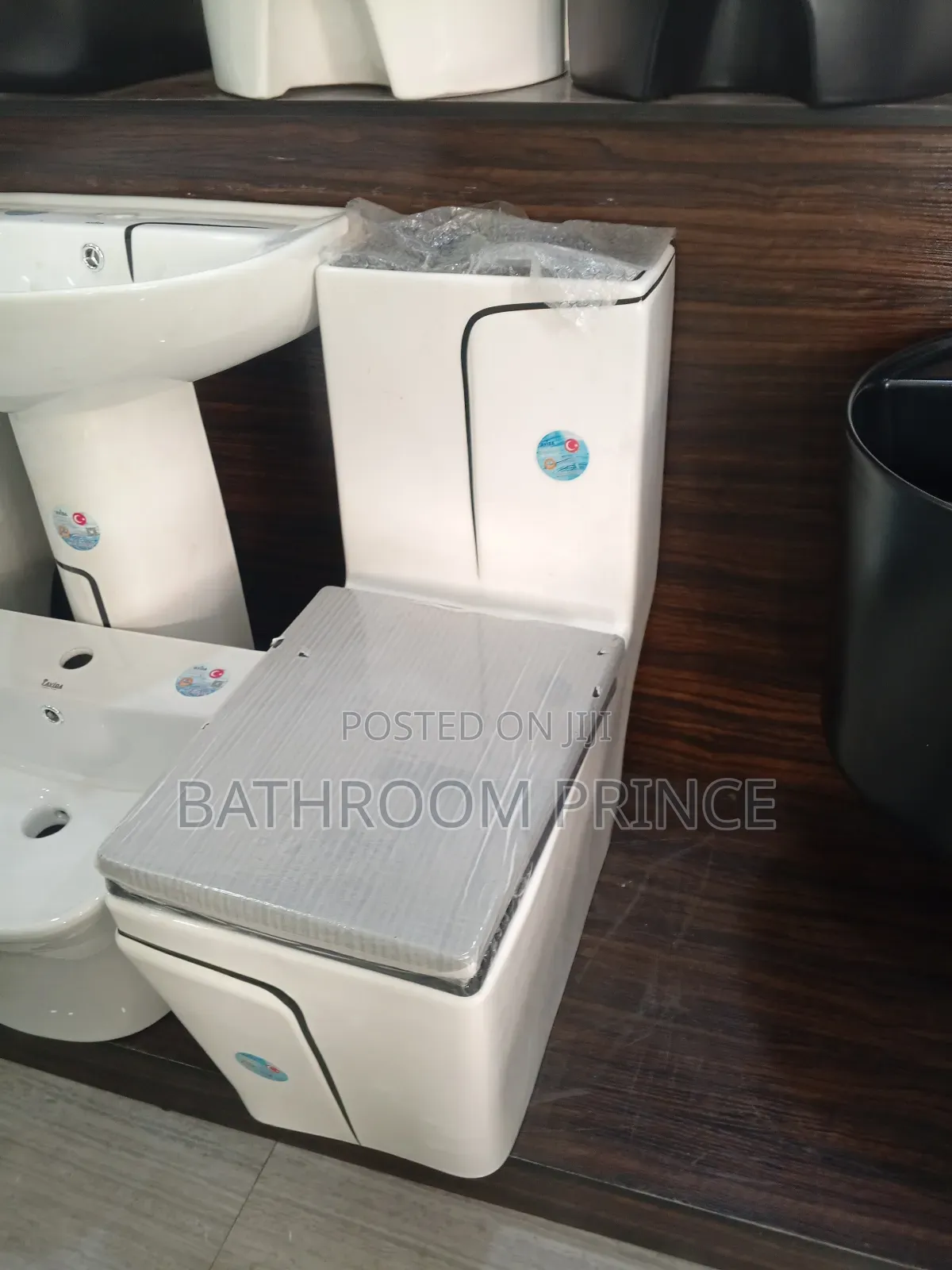 Luxury White and Black Strip Water Closet