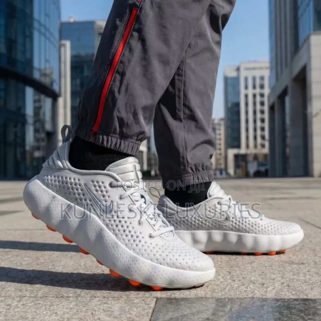 Original Nike Mind 002 Sneakers in 2 Colors
