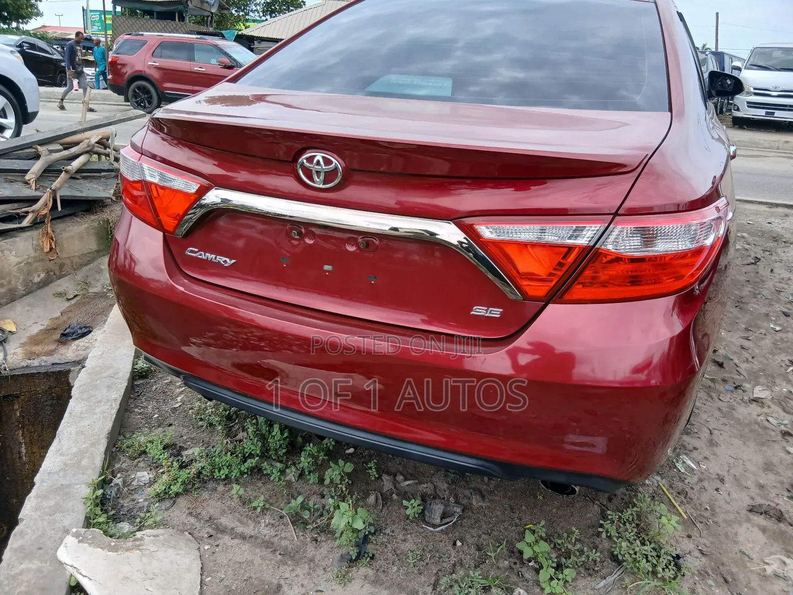 Toyota Camry SE w/Special Edition Pkg (2.5L 4cyl 6A) 2016 Red