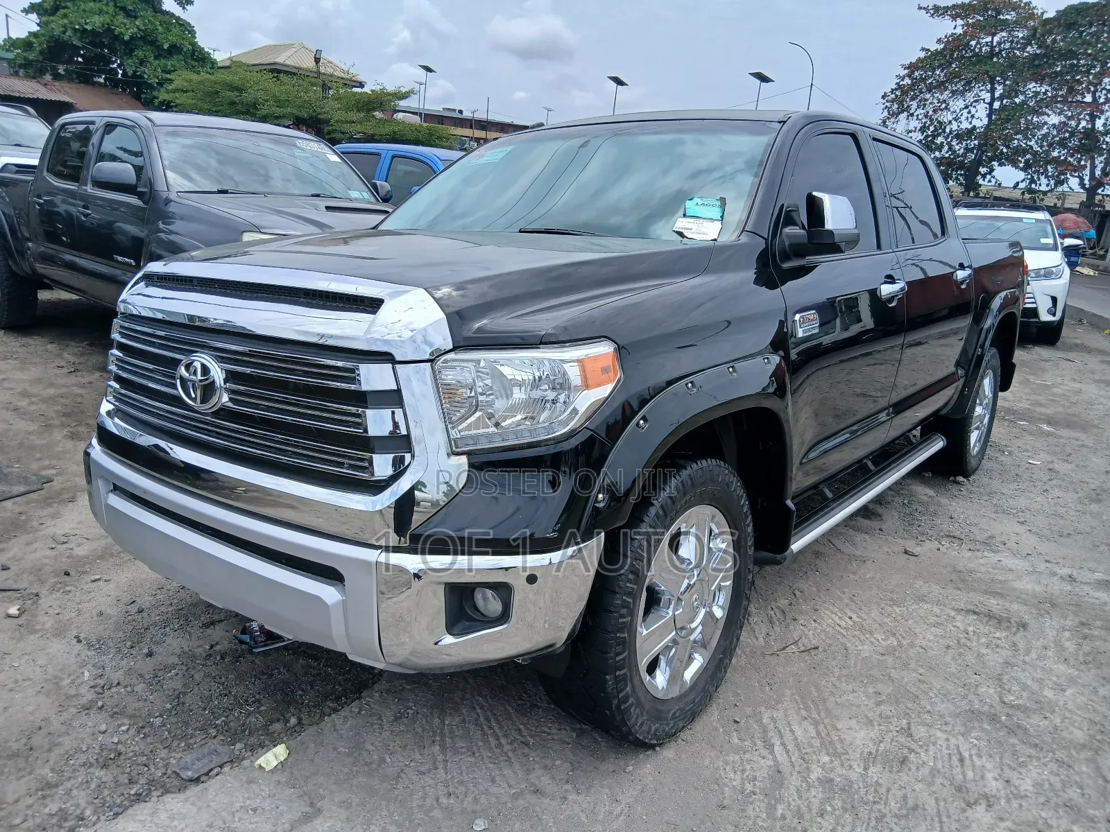 Toyota Tundra 1794 5.7L V8 w/FFV 4x4 CrewMax 5.6 ft. box 145.7 in. WB