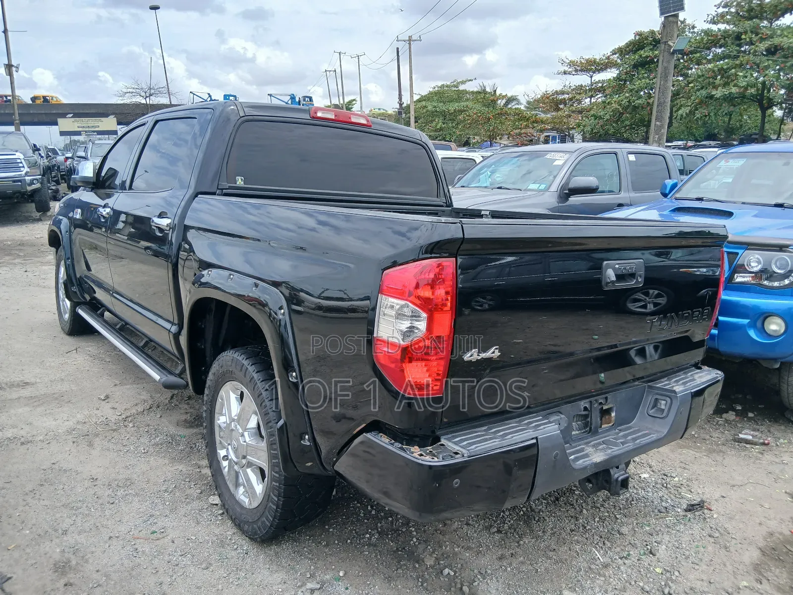 Toyota Tundra 1794 5.7L V8 w/FFV 4x4 CrewMax 5.6 ft. box 145.7 in. WB