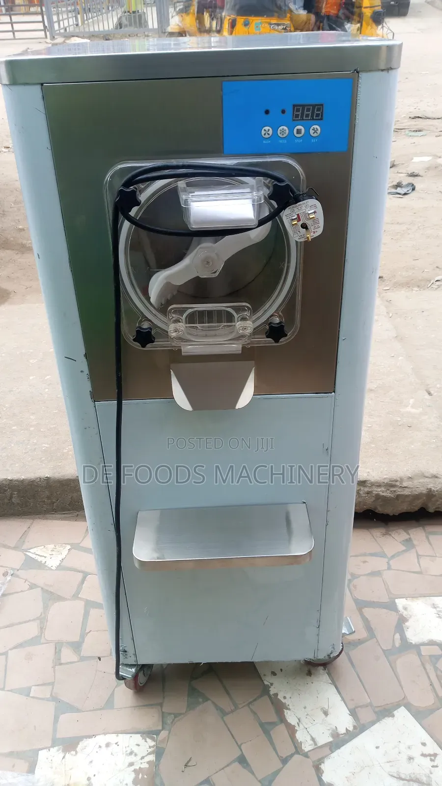Standing Hard Ice Cream Machine