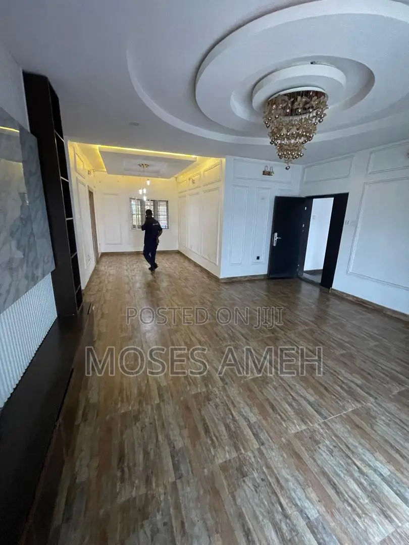 3bdrm Block of Flats in Wuye for rent