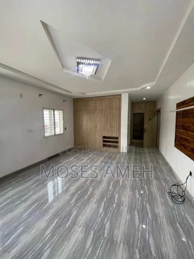 3bdrm Block of Flats in Wuye for rent