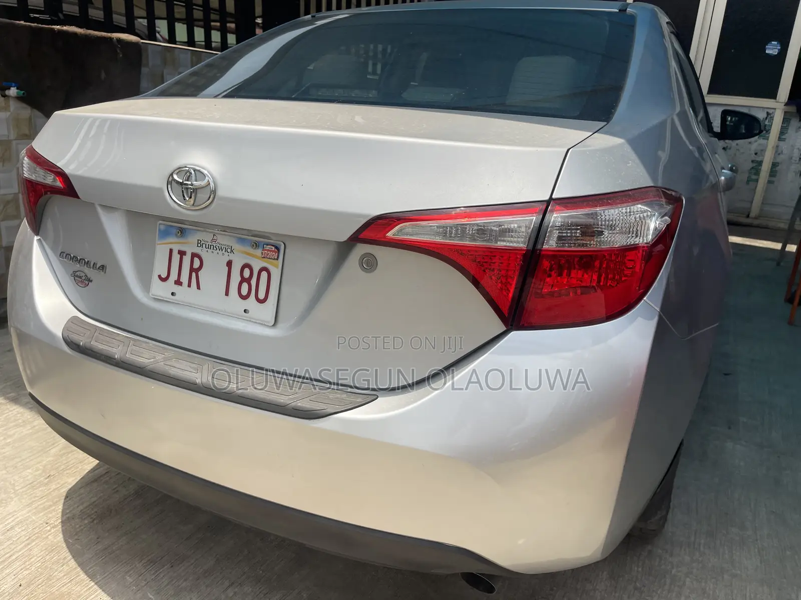 Toyota Corolla LE 4dr Sedan (1.8L 4cyl CVT) 2015 Silver