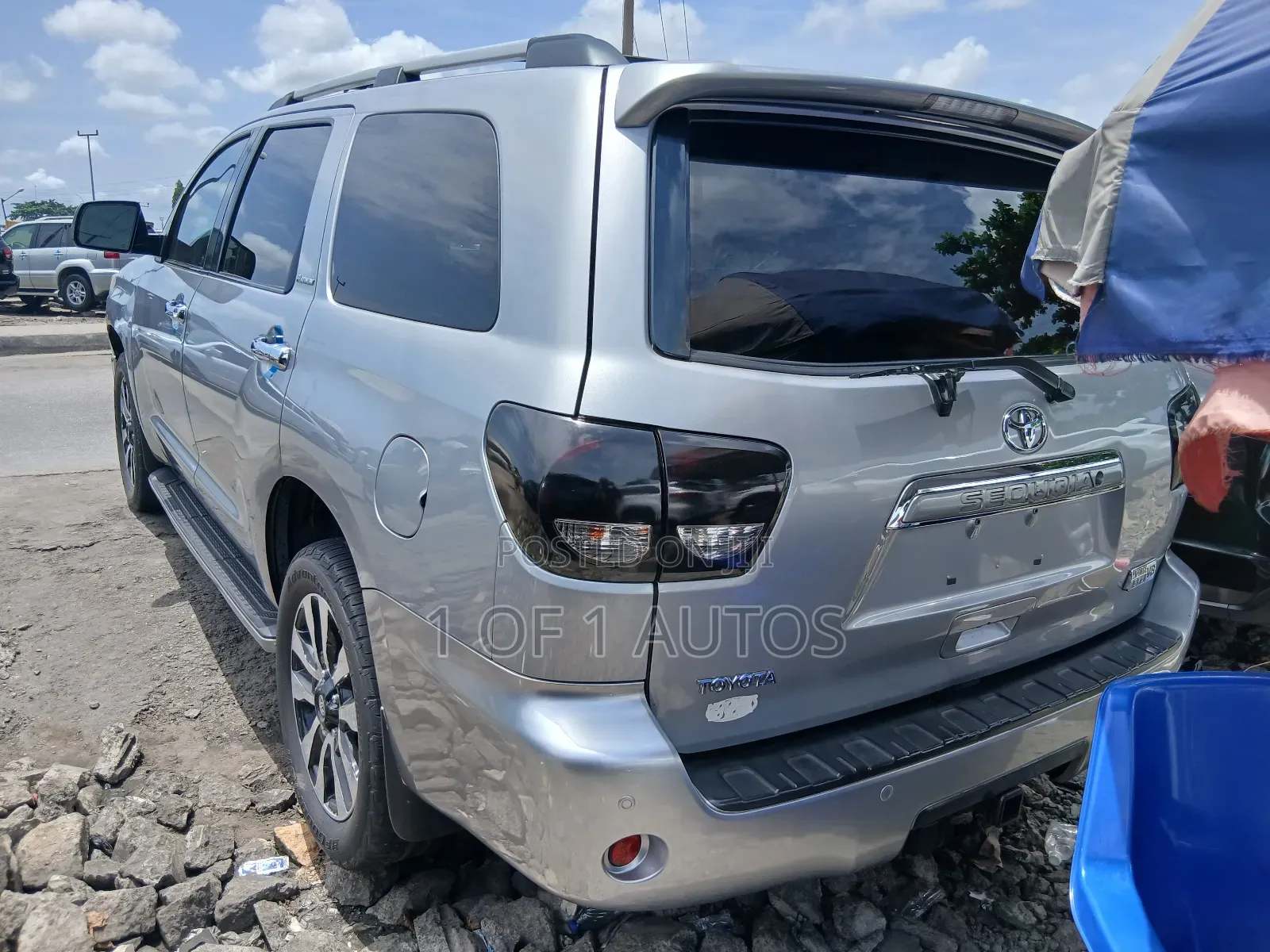 Toyota Sequoia Platinum 4dr SUV 4WD (5.7L 8cyl 6A) 2013 Silver