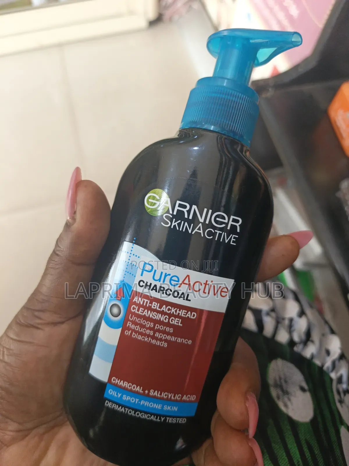 Garnier Pure Active Charcoal Anti Black Head Cleansing Gel