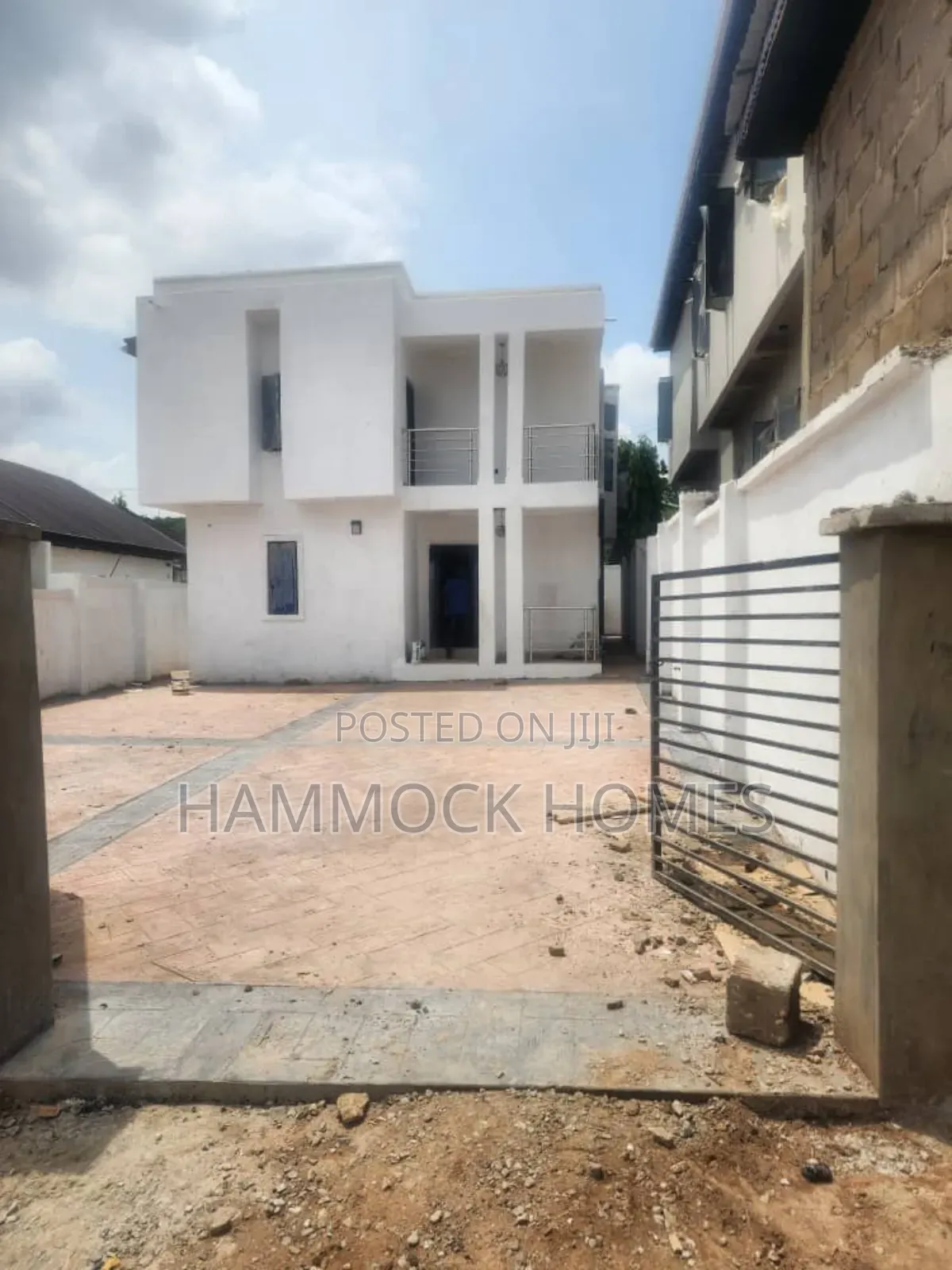 4bdrm Duplex in Onikoko Close, Agodi for sale