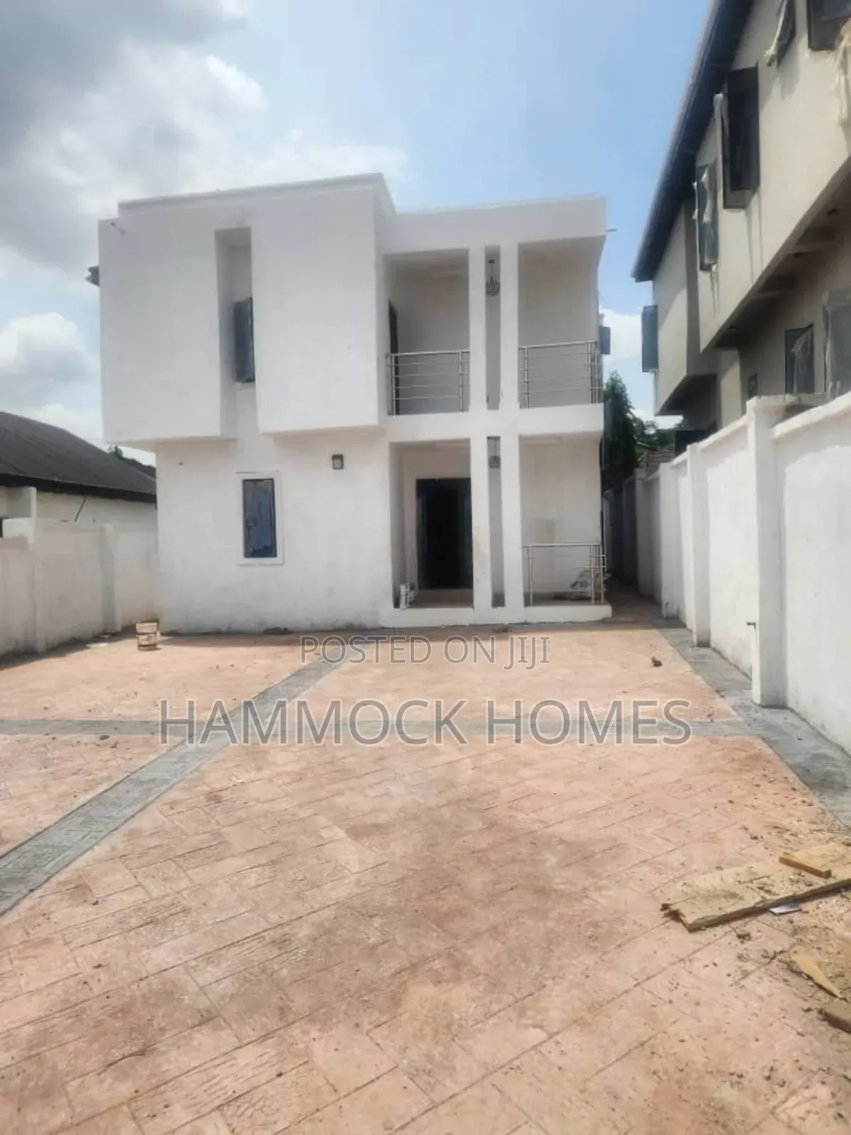 4bdrm Duplex in Onikoko Close, Agodi for sale