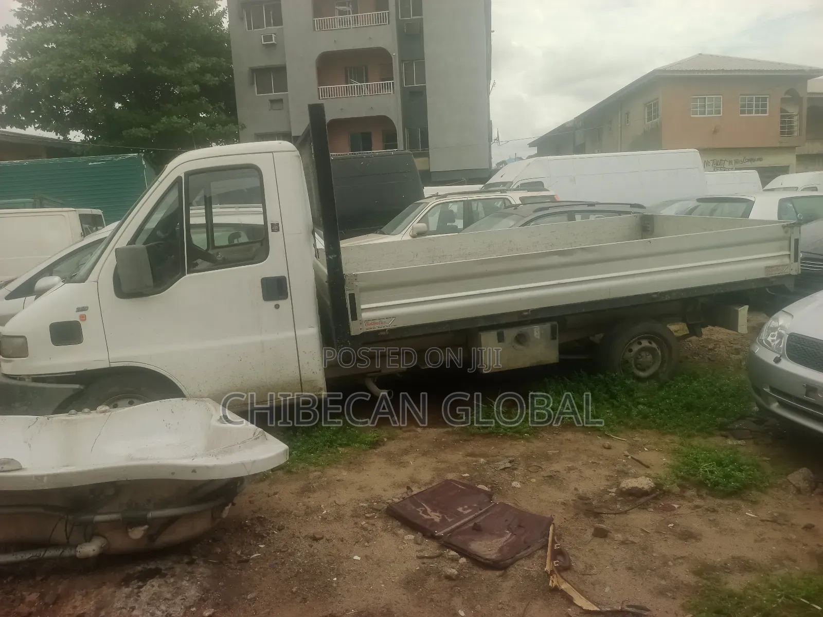 Pickup Truck With 4 Tyres