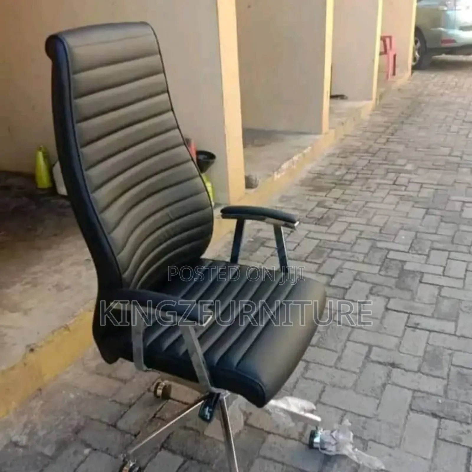 Highback Executive Cushioned Office Chair