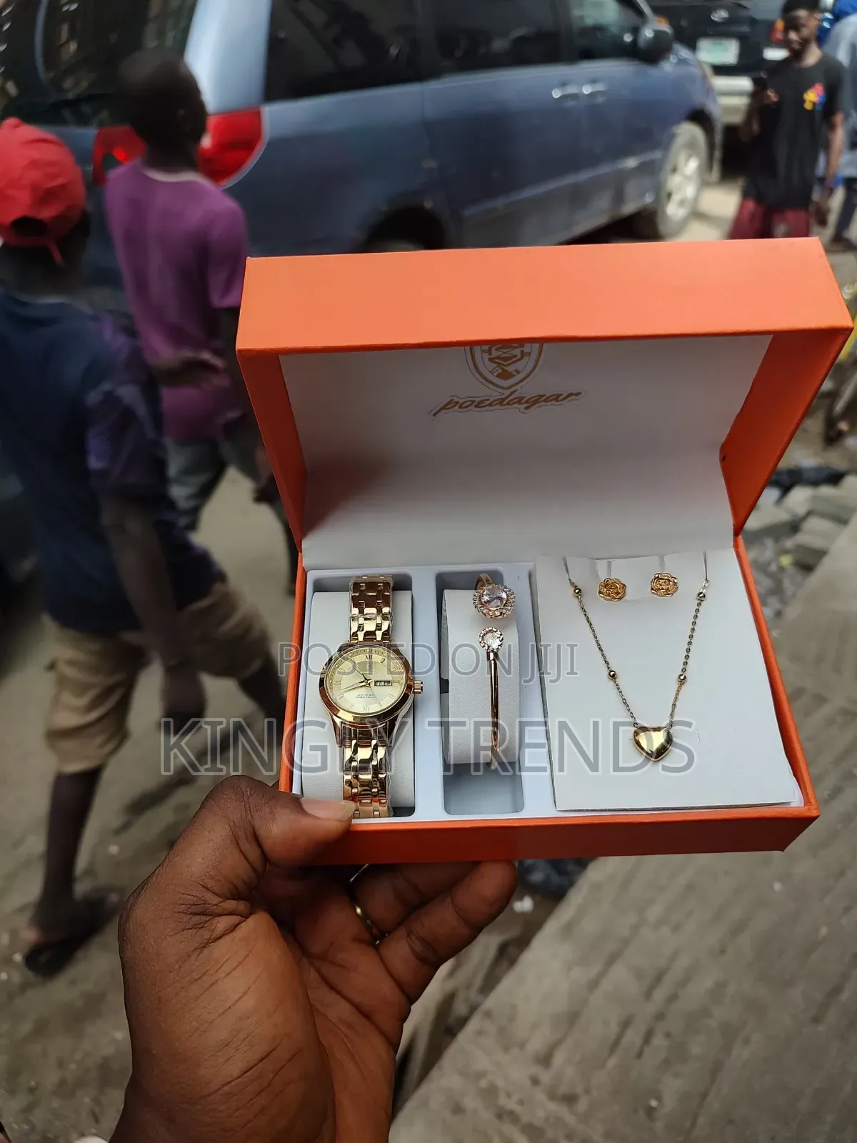 Poedagar Quality Female Set Wristwatch