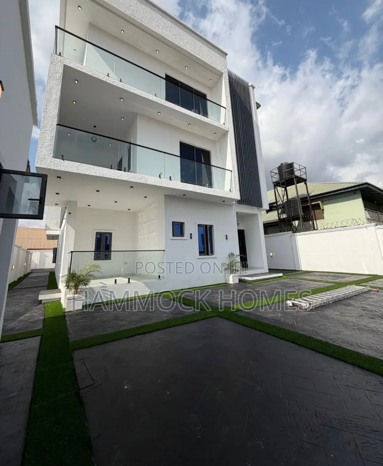 5bdrm Penthouse in Oluyole Estate for sale