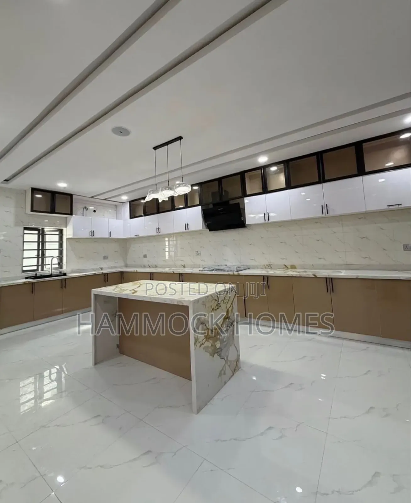 5bdrm Penthouse in Oluyole Estate for sale
