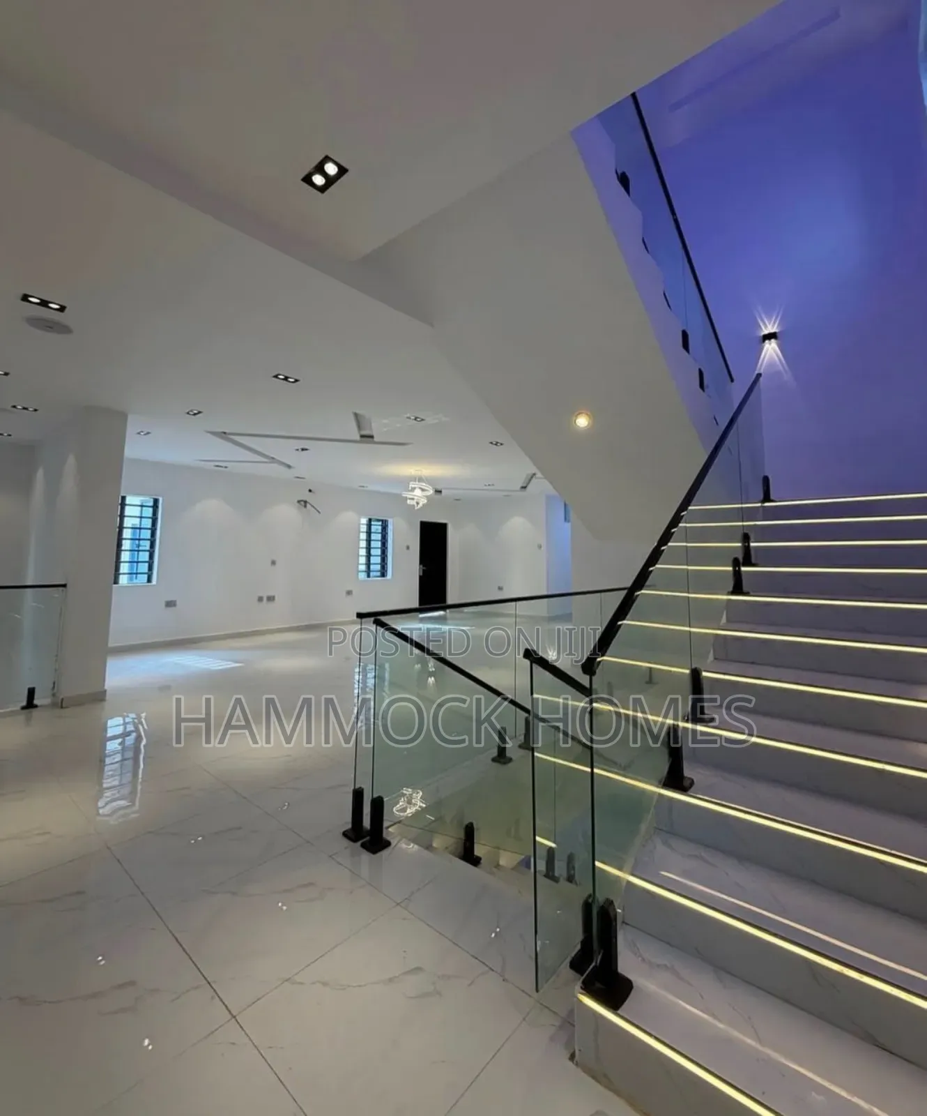 5bdrm Penthouse in Oluyole Estate for sale