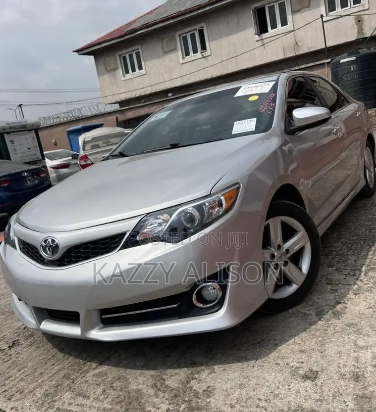 Toyota Camry SE 4dr Sedan (2.5L 4cyl 6A) 2013 Silver