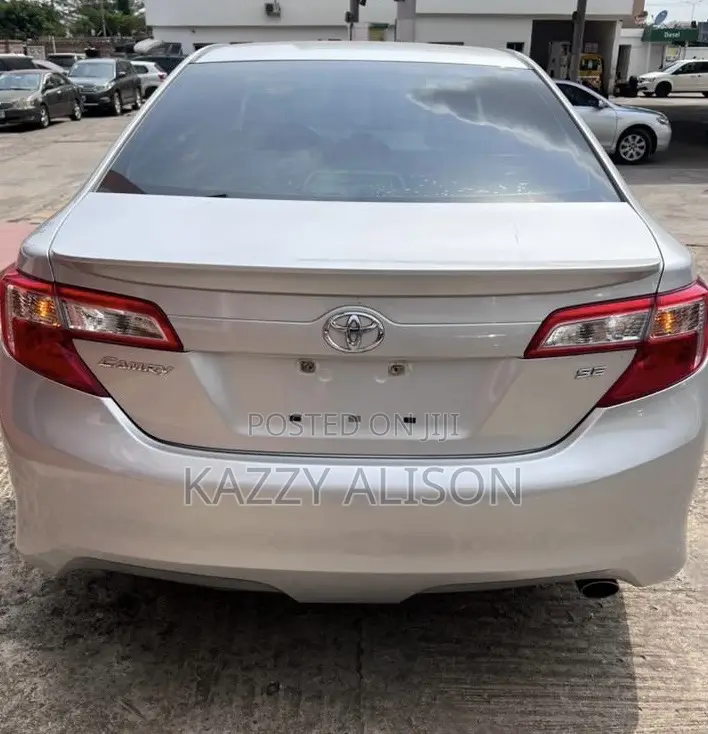 Toyota Camry SE 4dr Sedan (2.5L 4cyl 6A) 2013 Silver